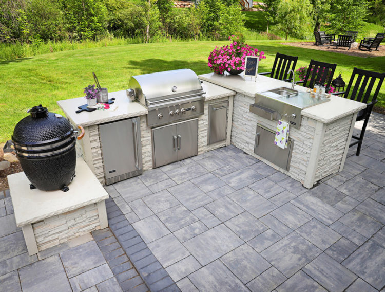 Farah Merhi's L Shaped Outdoor Kitchen