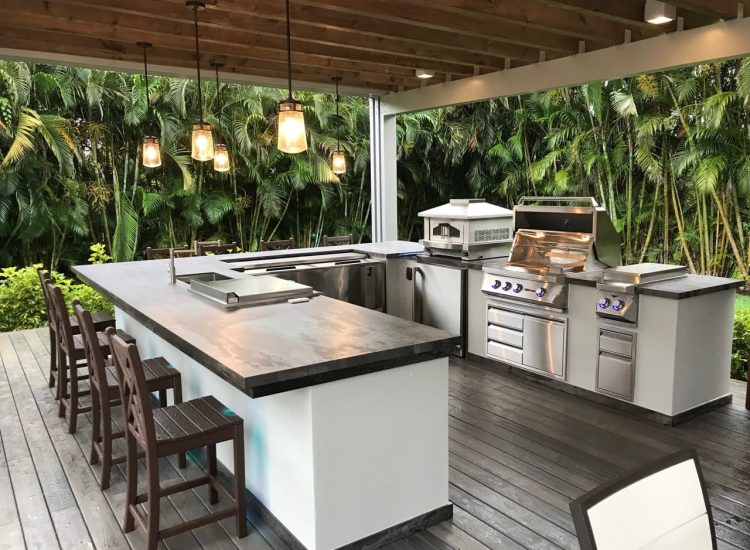 Modern-Outdoor-Kitchen-by-Luxapatio-1