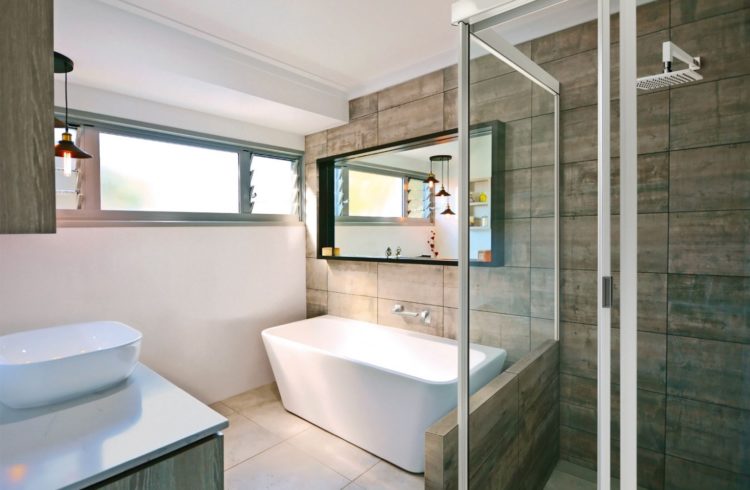 White-3-panel-Sliding-Shower-screen-768x517@2x (2)